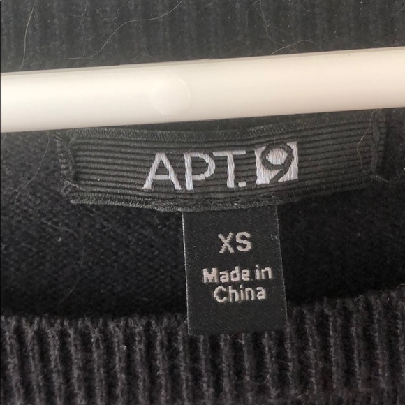 Women’s size extra small sweater - Picture 2 of 2